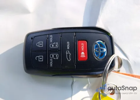 2023 Toyota Sienna Xse z USA, uszkodzony, nr VIN 5TDXRKECXPS156623